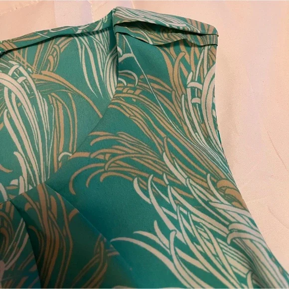 Banana Republic/women’s blouse, size S, green, beige and white - Picture 4 of 5